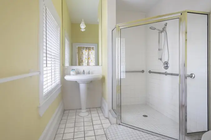 Image for room QSVA - dqaccess_backcountry_bathroom