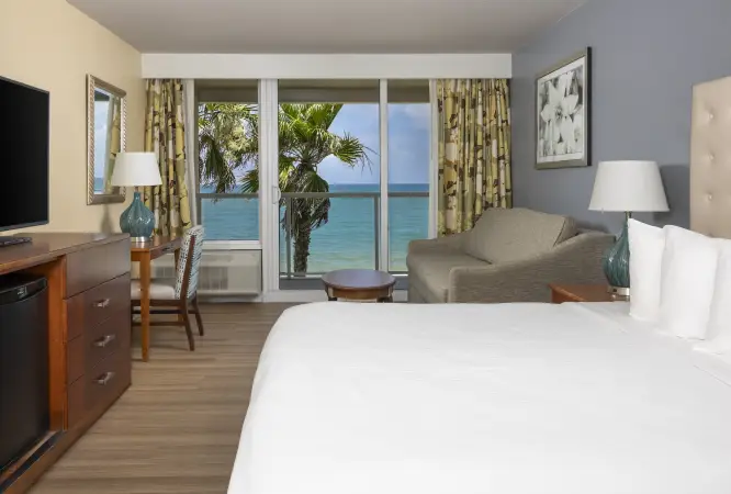 Image for room KOF - obivero_kof_kingoceanfront_bedroom.webp