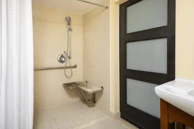 Image for room KOFA - obivero_kofa_2queenoceanfrontaccessible_bathroom