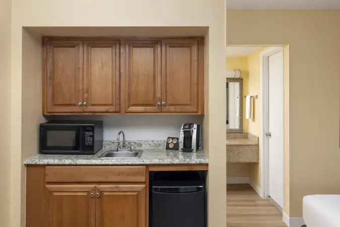 Image for room KPVS - obivero_kpvs_2queenstudiopoolview_kitchenette 